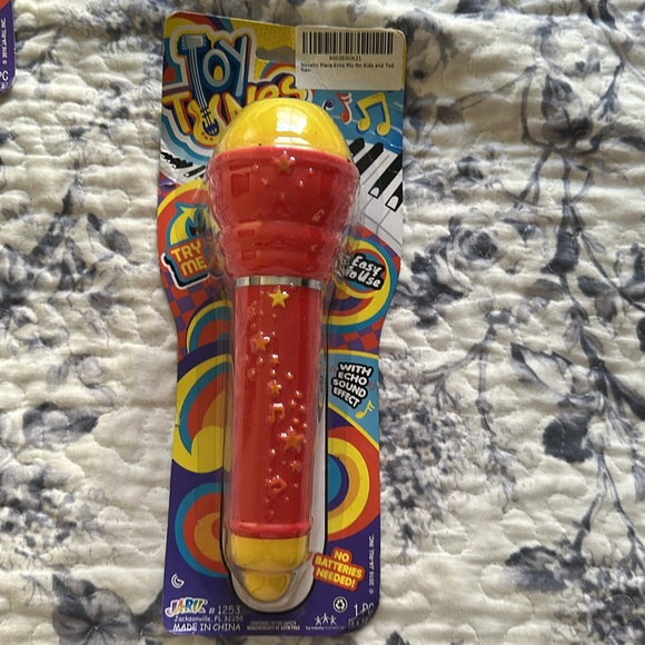 Novelty Place Echo Mic for Kids and Toddlers Magic Karaoke Microphone Voice Toy - Picture 1 of 2